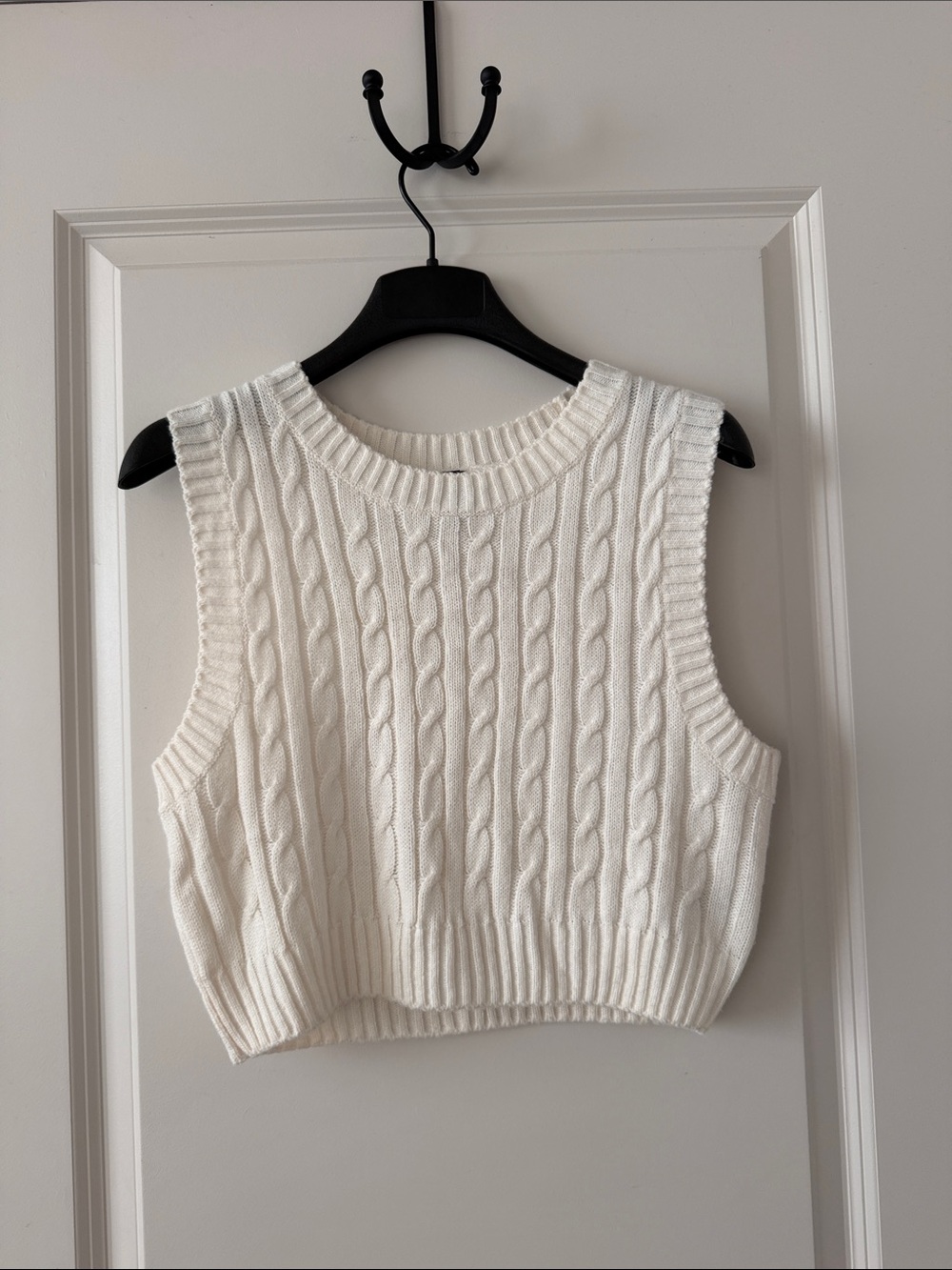 H&M ivory Cable Knit Sleeveless Crop Tank
